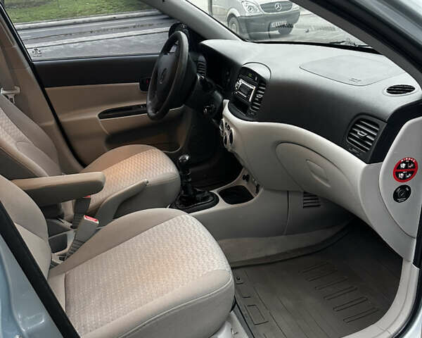 Синий Хендай Акцент, объемом двигателя 1.4 л и пробегом 245 тыс. км за 3900 $, фото 6 на Automoto.ua