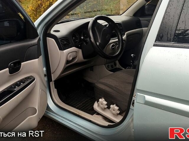 Синий Хендай Акцент, объемом двигателя 1.4 л и пробегом 197 тыс. км за 4200 $, фото 1 на Automoto.ua