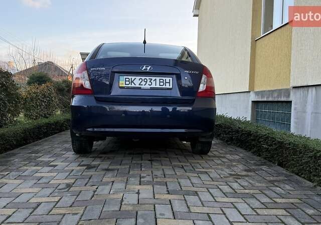 Синий Хендай Акцент, объемом двигателя 1.4 л и пробегом 130 тыс. км за 5000 $, фото 7 на Automoto.ua