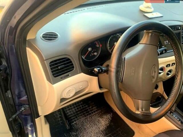 Синий Хендай Акцент, объемом двигателя 1.4 л и пробегом 250 тыс. км за 5800 $, фото 3 на Automoto.ua