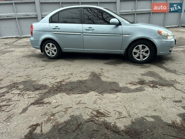 Синий Хендай Акцент, объемом двигателя 1.6 л и пробегом 248 тыс. км за 4400 $, фото 2 на Automoto.ua