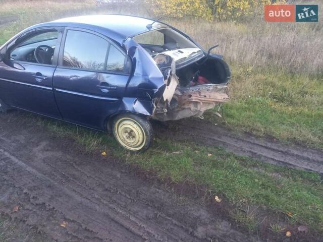 Синій Хендай Акцент, об'ємом двигуна 1.6 л та пробігом 205 тис. км за 1150 $, фото 5 на Automoto.ua