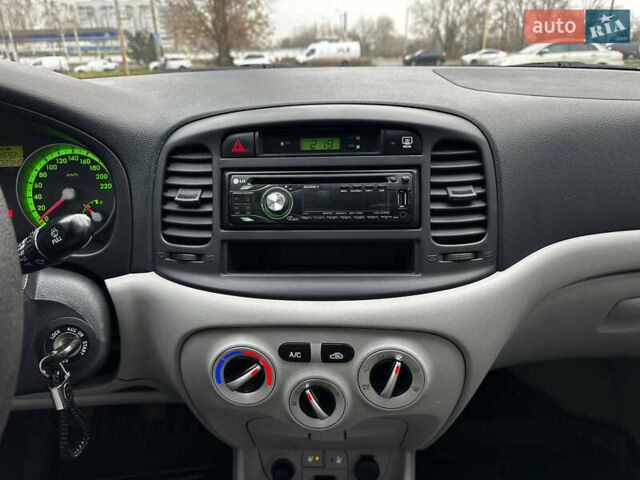 Синій Хендай Акцент, об'ємом двигуна 1.4 л та пробігом 102 тис. км за 4999 $, фото 12 на Automoto.ua