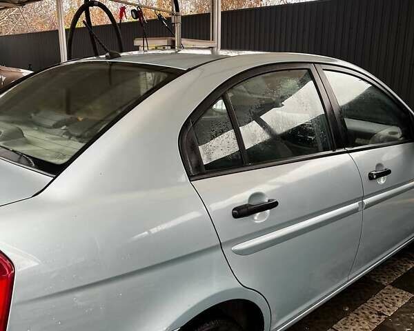 Синий Хендай Акцент, объемом двигателя 1.5 л и пробегом 304 тыс. км за 3650 $, фото 7 на Automoto.ua