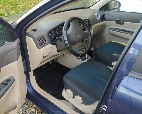 Синий Хендай Акцент, объемом двигателя 1.4 л и пробегом 286 тыс. км за 4800 $, фото 4 на Automoto.ua