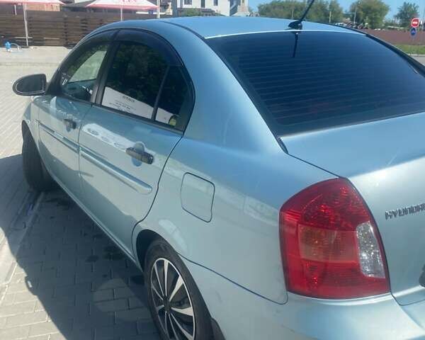 Синий Хендай Акцент, объемом двигателя 1.4 л и пробегом 247 тыс. км за 5000 $, фото 2 на Automoto.ua