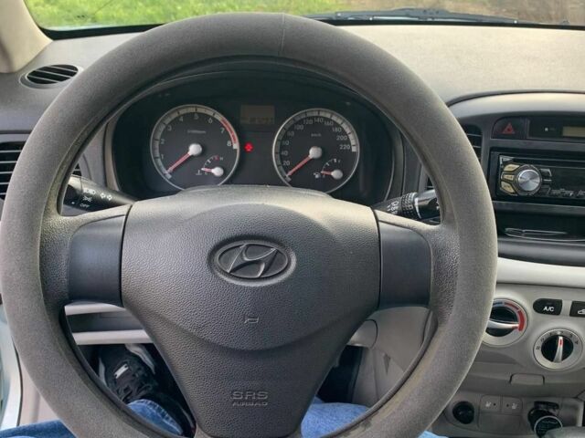 Синий Хендай Акцент, объемом двигателя 1.4 л и пробегом 195 тыс. км за 5100 $, фото 5 на Automoto.ua