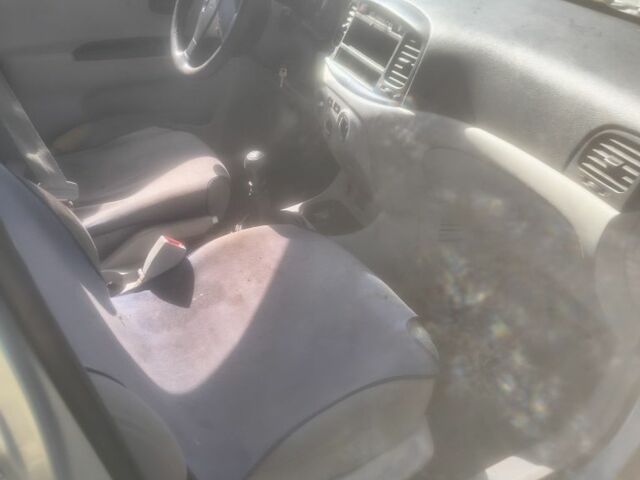 Синий Хендай Акцент, объемом двигателя 1.6 л и пробегом 340 тыс. км за 2000 $, фото 2 на Automoto.ua