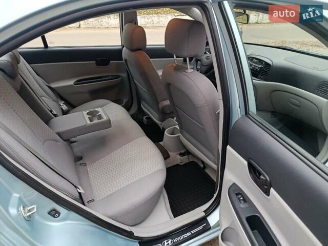 Синий Хендай Акцент, объемом двигателя 1.4 л и пробегом 100 тыс. км за 5300 $, фото 3 на Automoto.ua