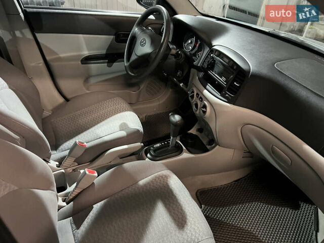 Синий Хендай Акцент, объемом двигателя 1.4 л и пробегом 167 тыс. км за 5400 $, фото 4 на Automoto.ua