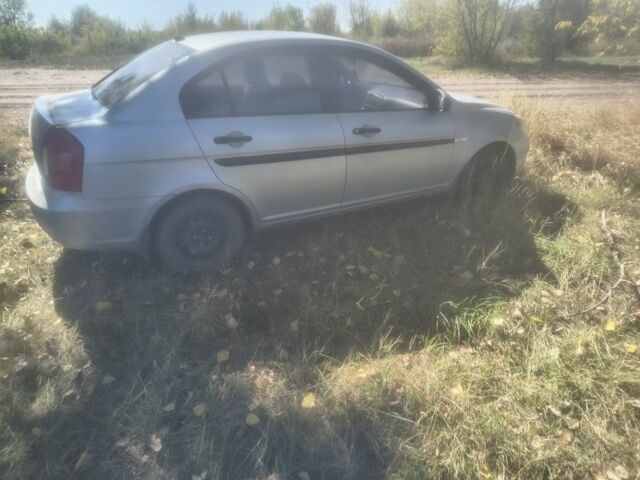 Синий Хендай Акцент, объемом двигателя 1.6 л и пробегом 340 тыс. км за 2000 $, фото 3 на Automoto.ua