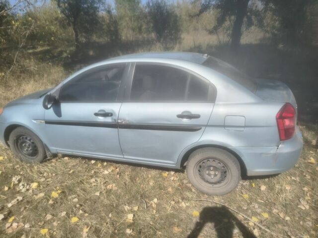 Синий Хендай Акцент, объемом двигателя 1.6 л и пробегом 340 тыс. км за 2000 $, фото 4 на Automoto.ua