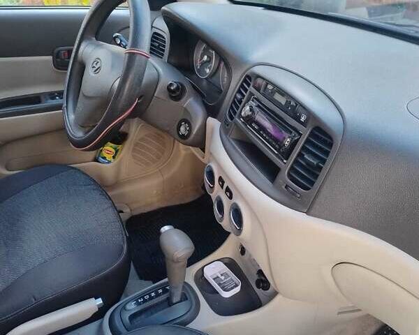 Синий Хендай Акцент, объемом двигателя 1.4 л и пробегом 110 тыс. км за 5400 $, фото 18 на Automoto.ua
