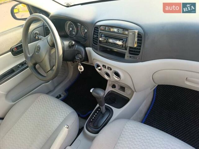 Синій Хендай Акцент, об'ємом двигуна 1.4 л та пробігом 215 тис. км за 4700 $, фото 4 на Automoto.ua