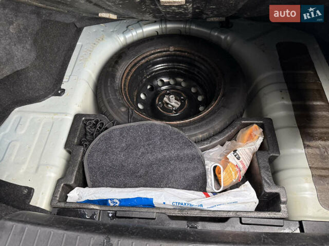 Хендай Акцент 2009 в Киеве на Automoto.ua Синий Хендай Акцент, объемом двигателя 1.4 л и пробегом 167 тыс. км за 5400 $, фото 9 на Automoto.ua