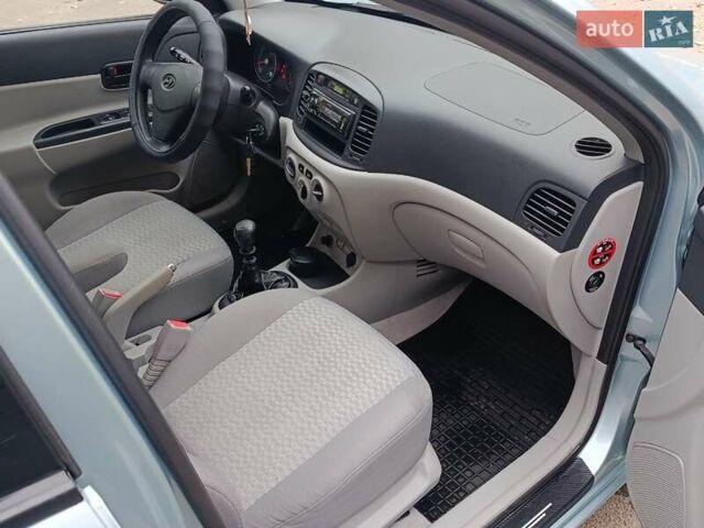 Синий Хендай Акцент, объемом двигателя 1.4 л и пробегом 100 тыс. км за 5300 $, фото 12 на Automoto.ua