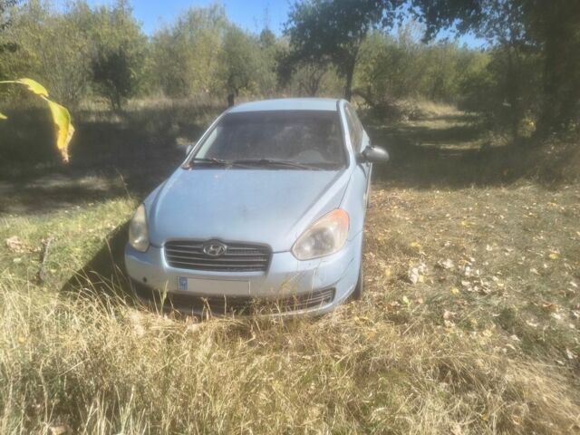 Синий Хендай Акцент, объемом двигателя 1.6 л и пробегом 340 тыс. км за 2000 $, фото 1 на Automoto.ua