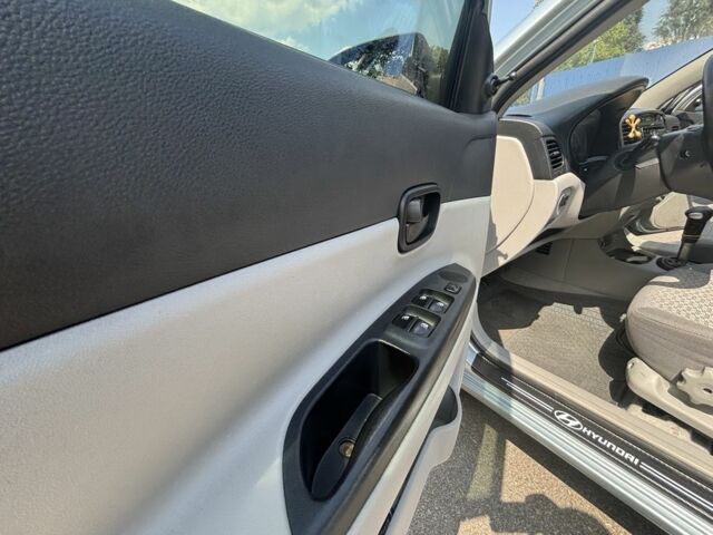 Синий Хендай Акцент, объемом двигателя 1.4 л и пробегом 211 тыс. км за 4999 $, фото 16 на Automoto.ua