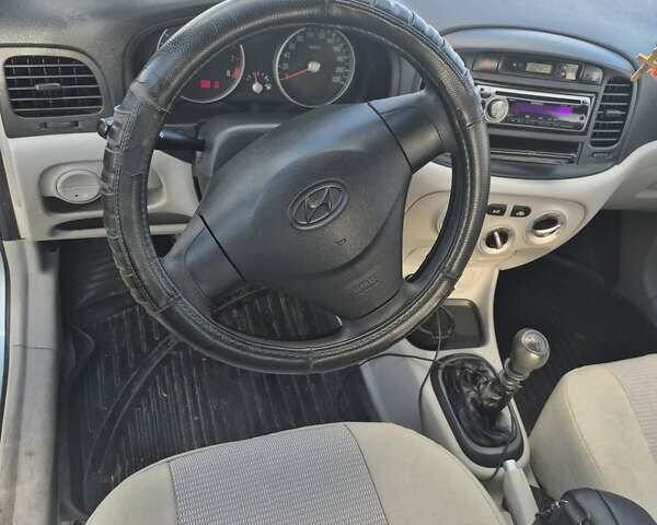 Хендай Акцент 2010 в Ивано-Франковске на Automoto.ua Синий Хендай Акцент, объемом двигателя 1.4 л и пробегом 88 тыс. км за 5750 $, фото 25 на Automoto.ua