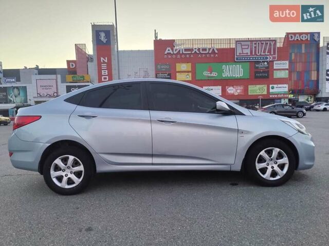 Синий Хендай Акцент, объемом двигателя 1.6 л и пробегом 209 тыс. км за 6500 $, фото 3 на Automoto.ua