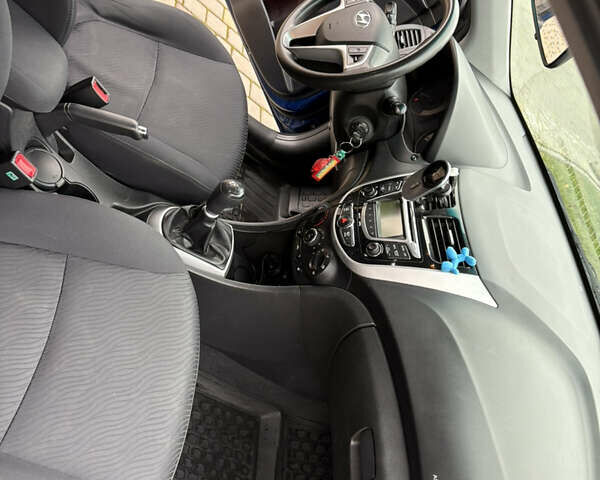 Синий Хендай Акцент, объемом двигателя 1.4 л и пробегом 148 тыс. км за 7500 $, фото 13 на Automoto.ua