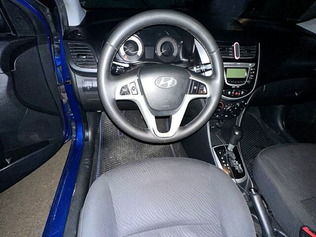 Синий Хендай Акцент, объемом двигателя 1.4 л и пробегом 195 тыс. км за 7000 $, фото 4 на Automoto.ua