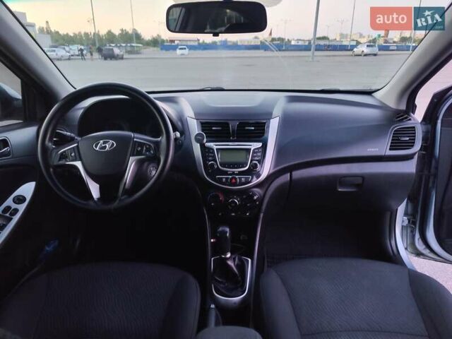 Синий Хендай Акцент, объемом двигателя 1.6 л и пробегом 209 тыс. км за 6500 $, фото 14 на Automoto.ua