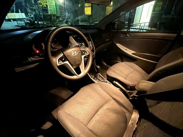 Синий Хендай Акцент, объемом двигателя 1.4 л и пробегом 195 тыс. км за 7000 $, фото 3 на Automoto.ua