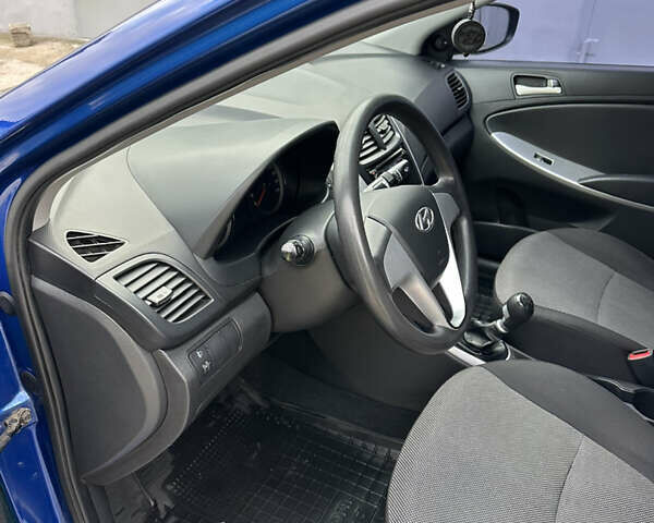 Синий Хендай Акцент, объемом двигателя 1.4 л и пробегом 110 тыс. км за 6700 $, фото 16 на Automoto.ua
