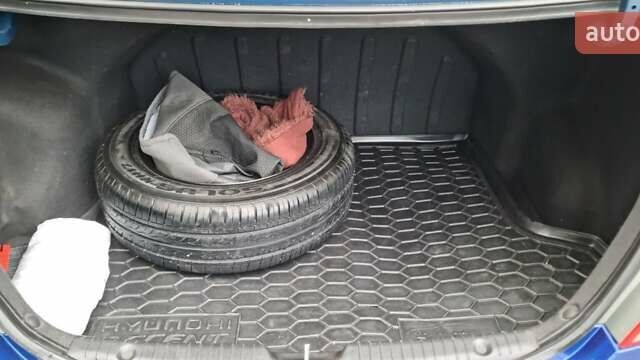 Синий Хендай Акцент, объемом двигателя 1.4 л и пробегом 147 тыс. км за 6500 $, фото 16 на Automoto.ua