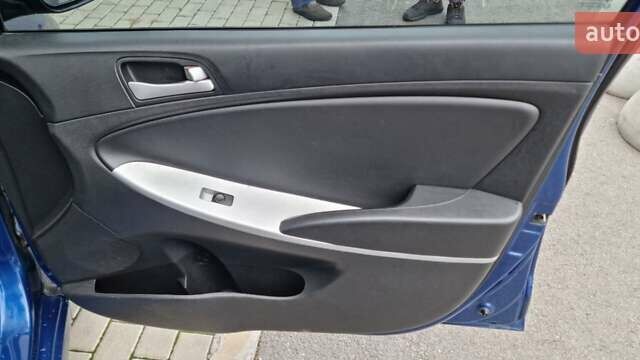 Синий Хендай Акцент, объемом двигателя 1.4 л и пробегом 147 тыс. км за 6500 $, фото 13 на Automoto.ua