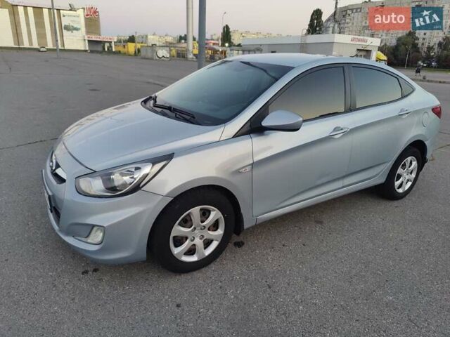 Синий Хендай Акцент, объемом двигателя 1.6 л и пробегом 209 тыс. км за 6500 $, фото 9 на Automoto.ua