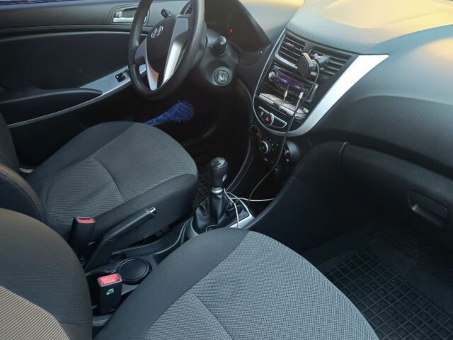 Синій Хендай Акцент, об'ємом двигуна 1.4 л та пробігом 107 тис. км за 6200 $, фото 5 на Automoto.ua