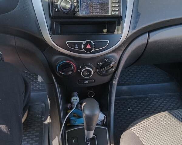 Синий Хендай Акцент, объемом двигателя 1.4 л и пробегом 153 тыс. км за 6700 $, фото 2 на Automoto.ua
