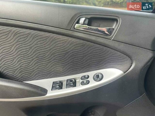 Синий Хендай Акцент, объемом двигателя 1.4 л и пробегом 127 тыс. км за 7000 $, фото 9 на Automoto.ua