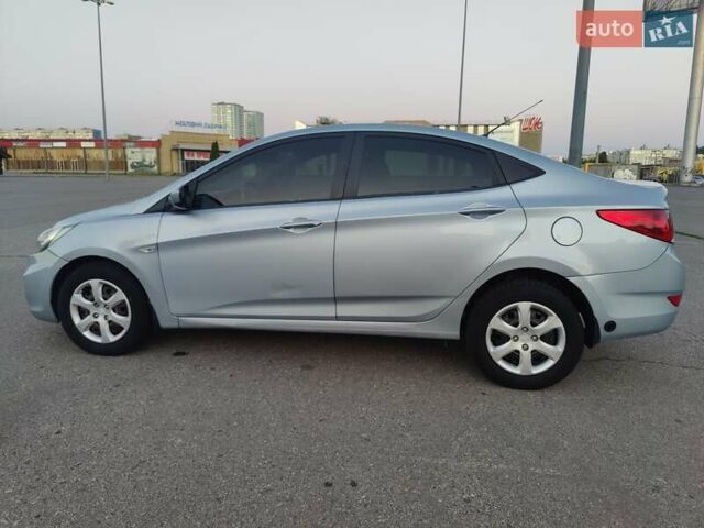 Синий Хендай Акцент, объемом двигателя 1.6 л и пробегом 209 тыс. км за 6500 $, фото 7 на Automoto.ua