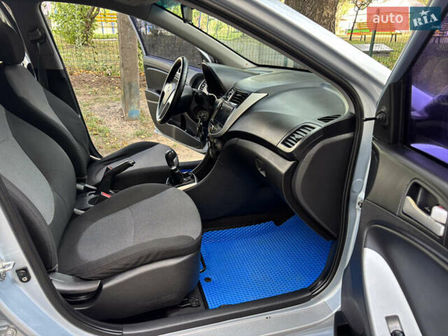 Синій Хендай Акцент, об'ємом двигуна 1.4 л та пробігом 132 тис. км за 6600 $, фото 3 на Automoto.ua
