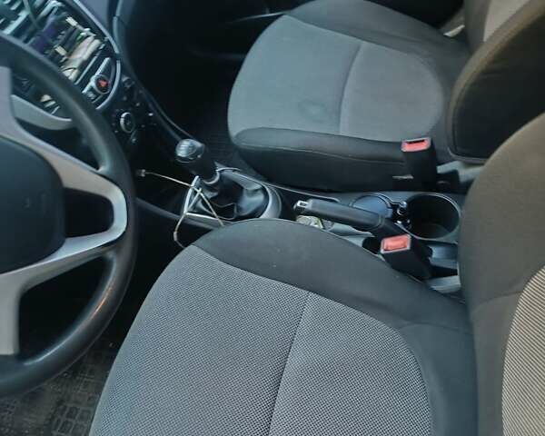 Синій Хендай Акцент, об'ємом двигуна 1.4 л та пробігом 107 тис. км за 6300 $, фото 9 на Automoto.ua