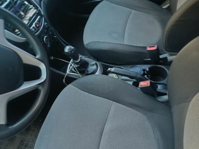 Синій Хендай Акцент, об'ємом двигуна 1.4 л та пробігом 107 тис. км за 6200 $, фото 10 на Automoto.ua