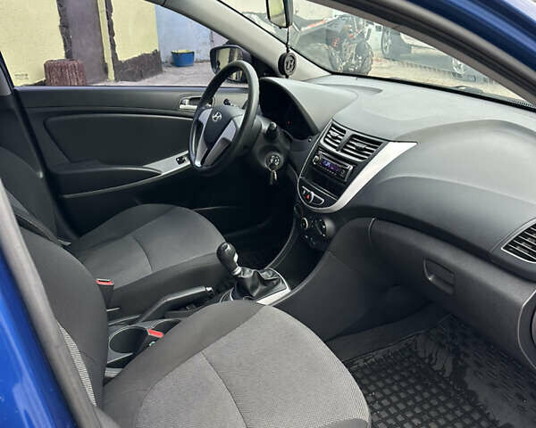 Синий Хендай Акцент, объемом двигателя 1.4 л и пробегом 110 тыс. км за 6700 $, фото 5 на Automoto.ua