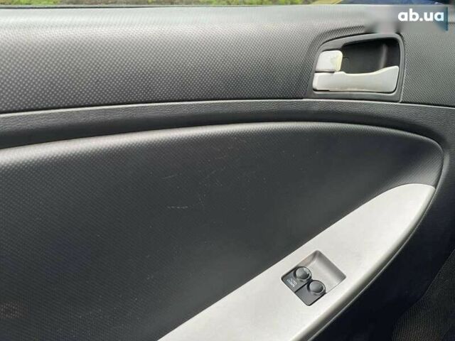 Синий Хендай Акцент, объемом двигателя 1.4 л и пробегом 160 тыс. км за 5700 $, фото 12 на Automoto.ua