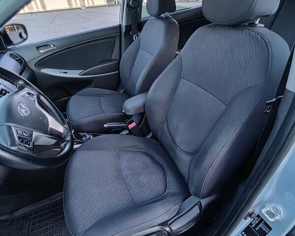 Синий Хендай Акцент, объемом двигателя 1.6 л и пробегом 209 тыс. км за 6500 $, фото 12 на Automoto.ua