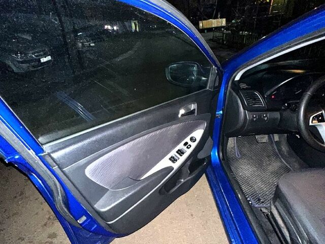 Синий Хендай Акцент, объемом двигателя 1.4 л и пробегом 195 тыс. км за 7000 $, фото 6 на Automoto.ua