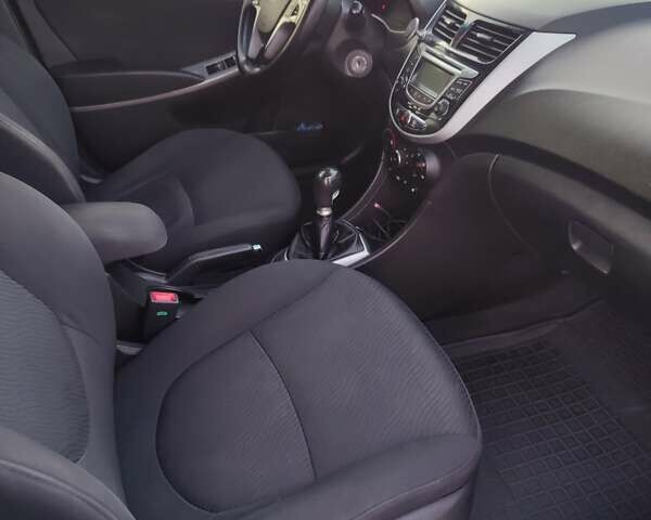 Синий Хендай Акцент, объемом двигателя 1.6 л и пробегом 209 тыс. км за 6500 $, фото 11 на Automoto.ua