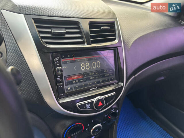 Синій Хендай Акцент, об'ємом двигуна 1.4 л та пробігом 132 тис. км за 6600 $, фото 4 на Automoto.ua