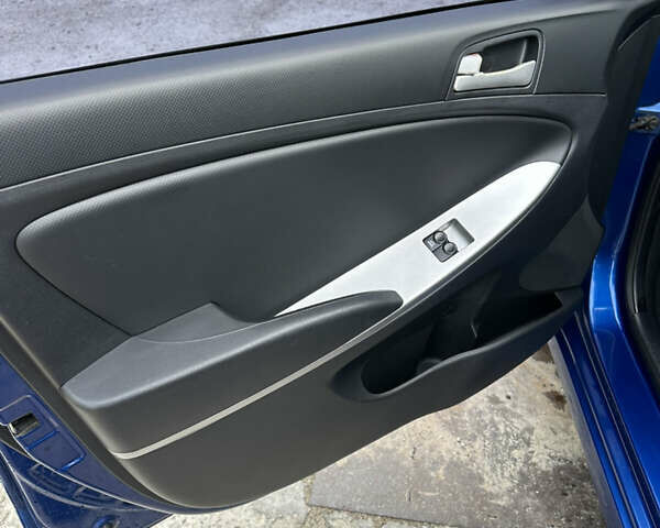 Синий Хендай Акцент, объемом двигателя 1.4 л и пробегом 110 тыс. км за 6700 $, фото 11 на Automoto.ua