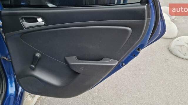 Синий Хендай Акцент, объемом двигателя 1.4 л и пробегом 147 тыс. км за 6500 $, фото 12 на Automoto.ua