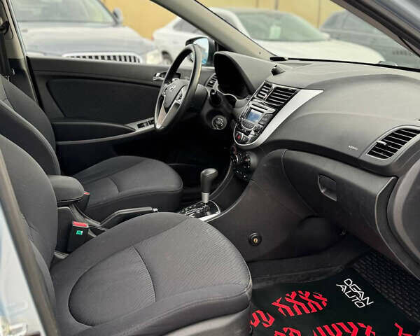Синій Хендай Акцент, об'ємом двигуна 1.6 л та пробігом 163 тис. км за 8100 $, фото 4 на Automoto.ua