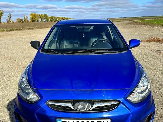 Синий Хендай Акцент, объемом двигателя 1.6 л и пробегом 240 тыс. км за 7000 $, фото 5 на Automoto.ua