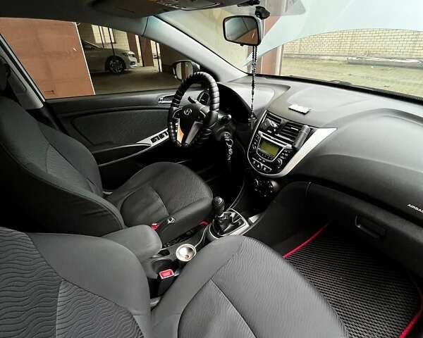 Синій Хендай Акцент, об'ємом двигуна 1.4 л та пробігом 245 тис. км за 7300 $, фото 4 на Automoto.ua